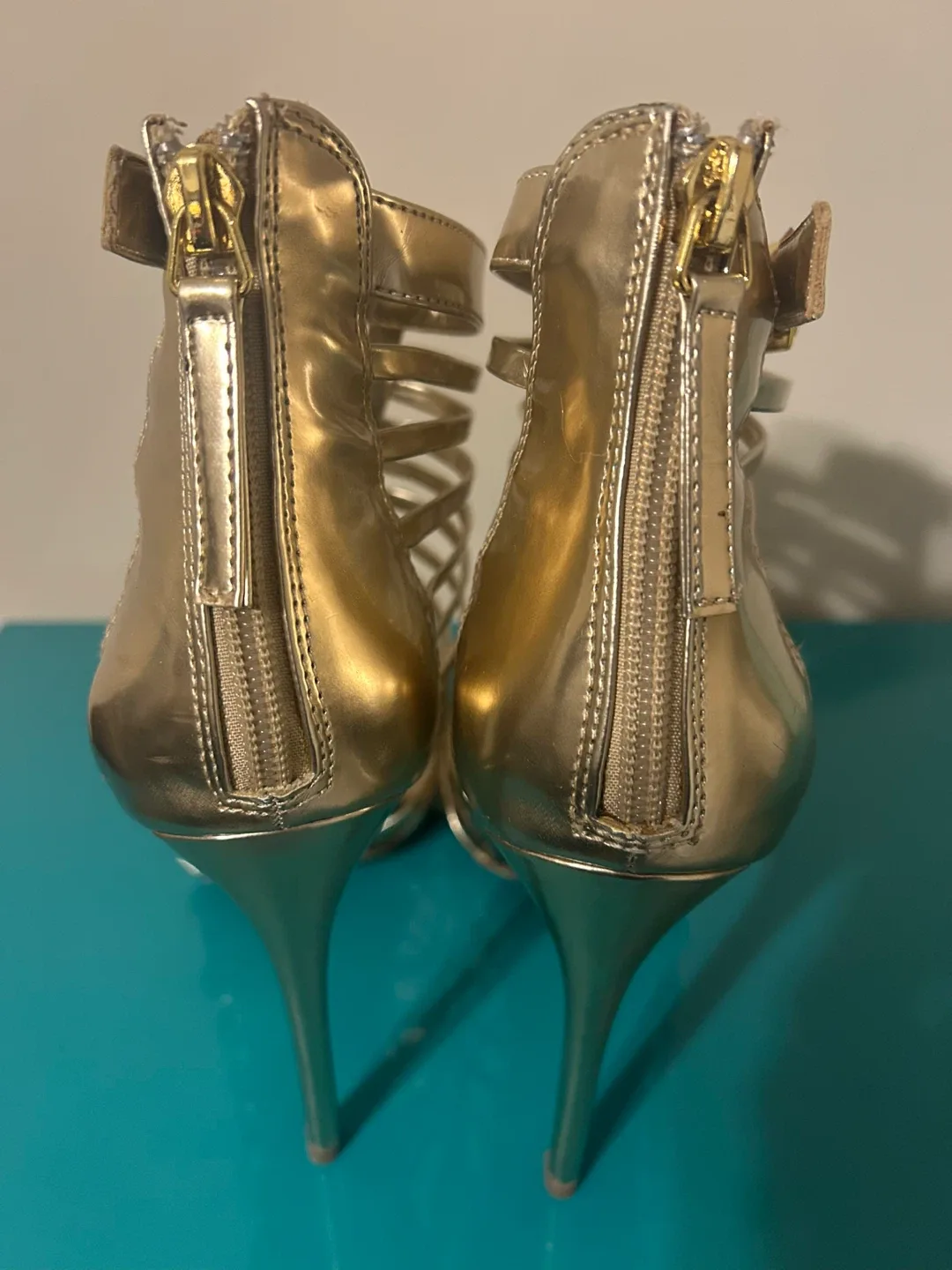 🔥Steve Madden Gold Strappy Heels – Size 8 image indicator(3)