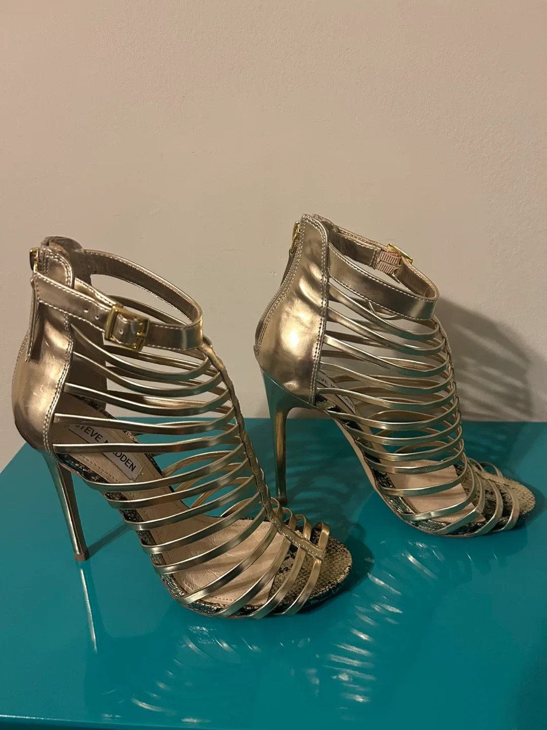🔥Steve Madden Gold Strappy Heels – Size 8 image indicator(2)