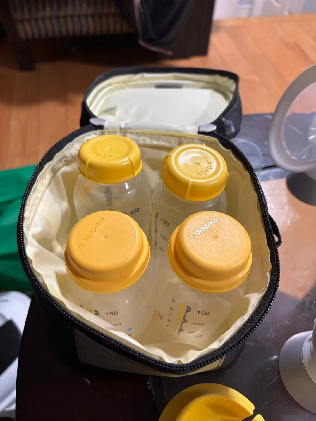 Medela Pump In Style Breast Pump with maxFlow image indicator(8)