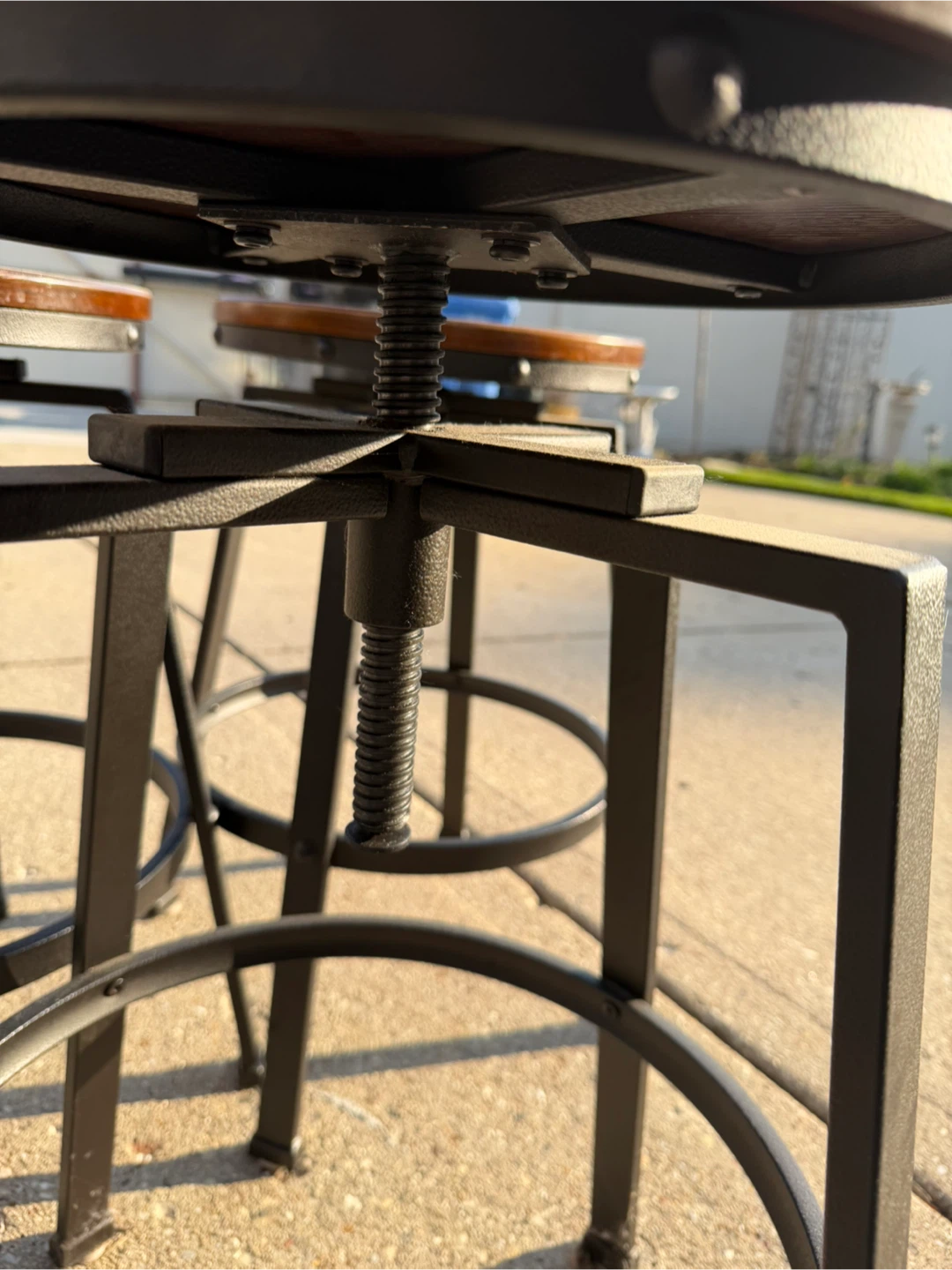 Set of 4 Adjustable Height Bar Stools - photo 2