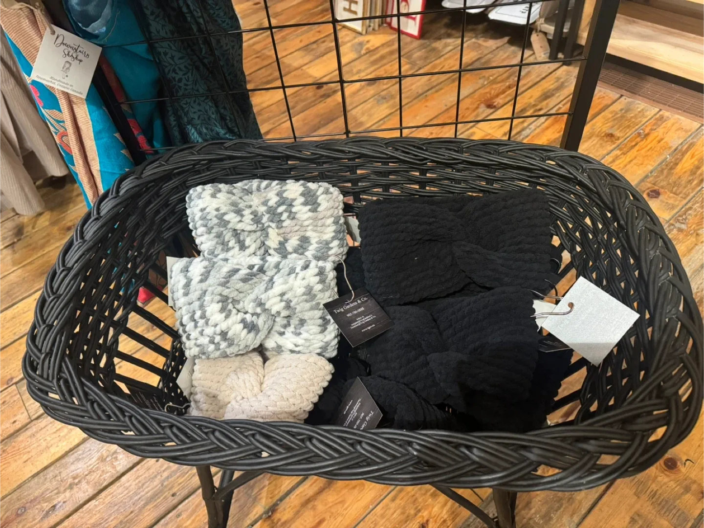 Handmade Knitted Headband - Cozy & Stylish! image indicator(5)