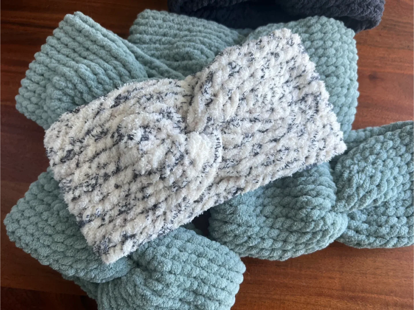 Handmade Knitted Headband - Cozy & Stylish! image indicator(2)