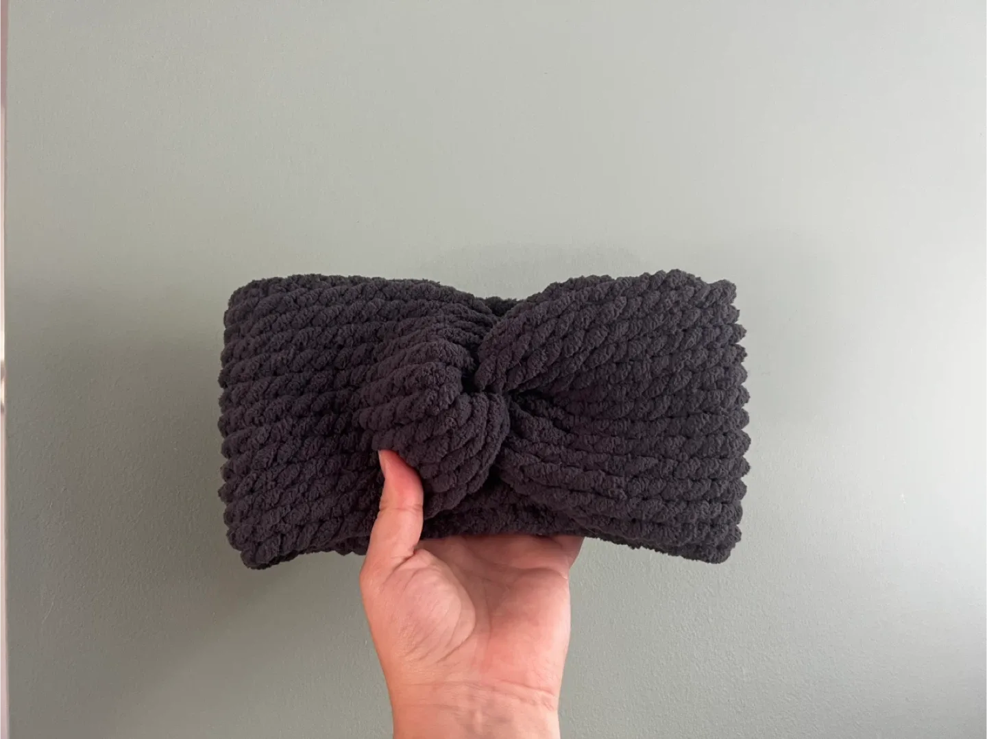 Handmade Knitted Headband - Cozy & Stylish! image indicator(3)