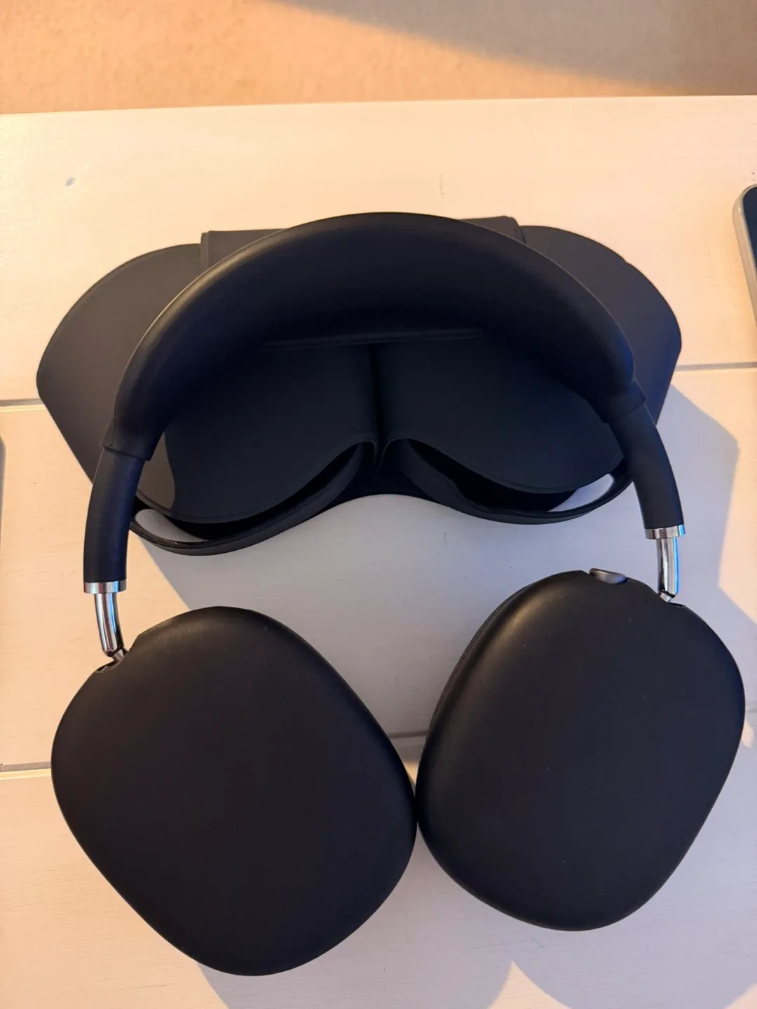 Apple AirPods Max - Black Gen 1 image indicator(5)