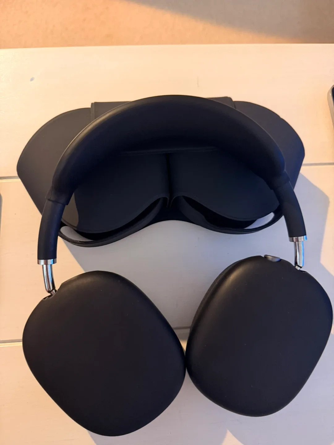 Apple AirPods Max - Black Gen 1 image indicator(2)