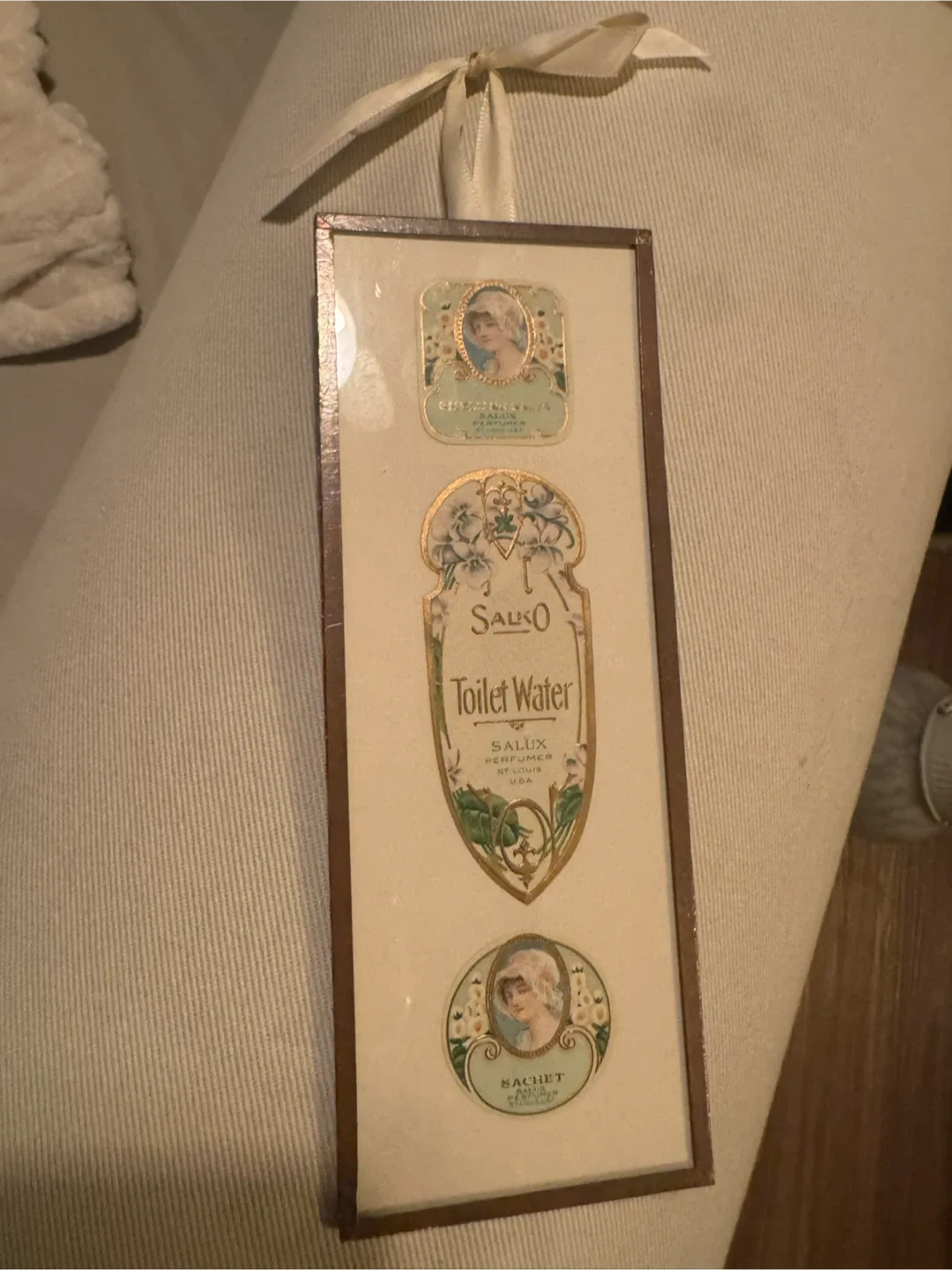 Vintage Salux Perfumer Wall Art image indicator(2)