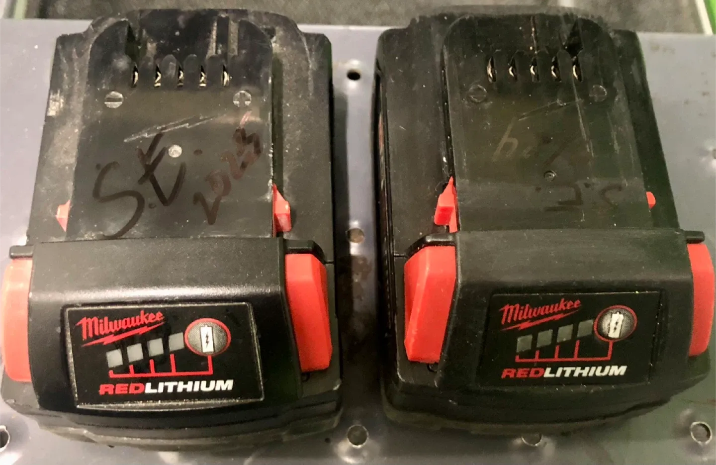Milwaukee M18 REDLITHIUM XC5.0 Battery image indicator(2)