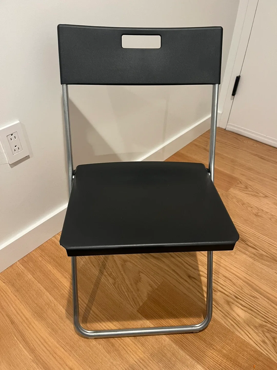 Black Folding Chair image indicator(2)