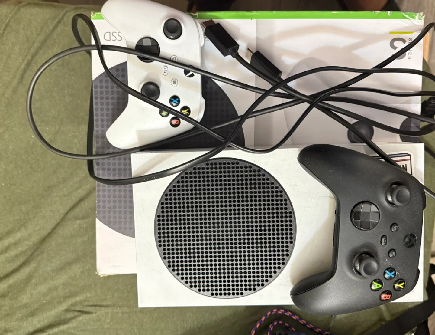 Xbox Series S 512 GB SSD - Includes 2 Controllers! thumbnail