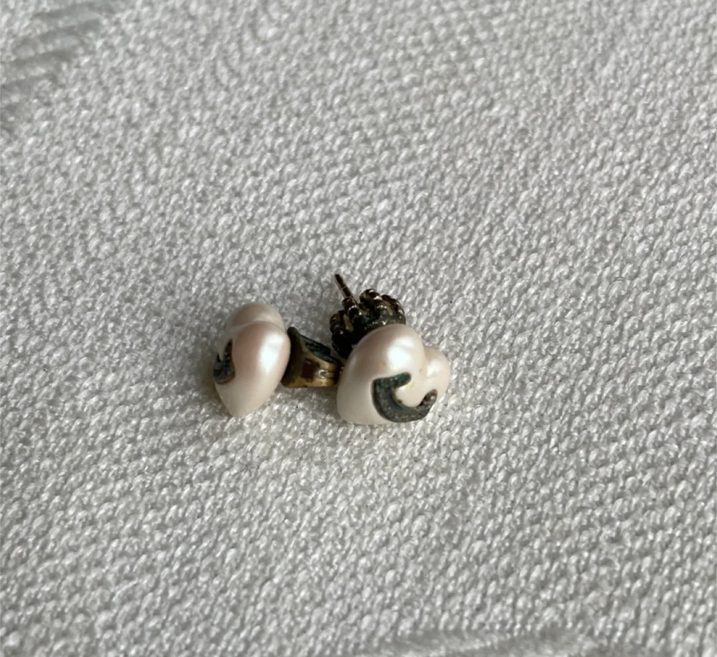 Juicy Couture Heart Pearl Earrings image indicator(2)