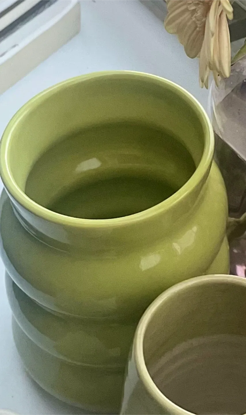 Handmade Green / Chartreuse Flower Vase image indicator(2)