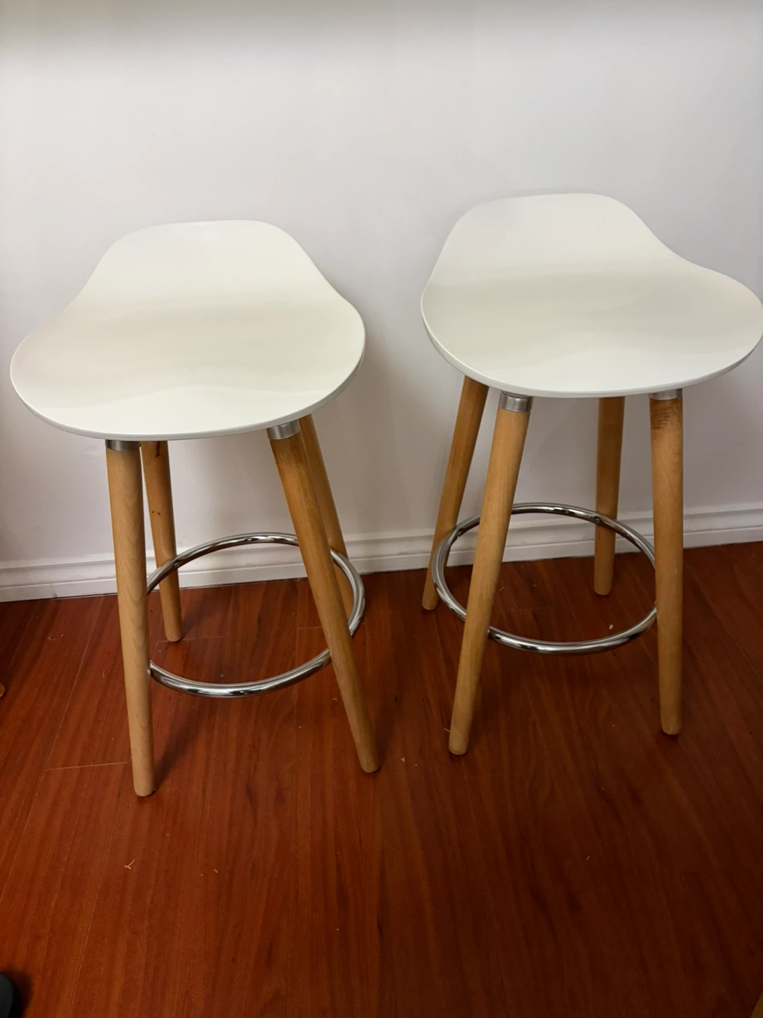 Kitchen  bar table with 2 White Bar Stools - photo 2