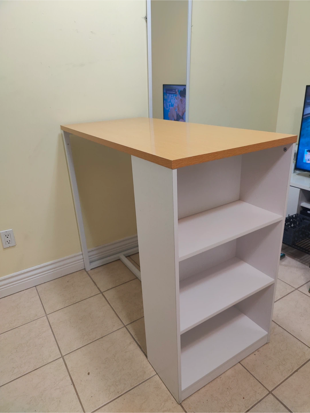 Kitchen  bar table with 2 White Bar Stools