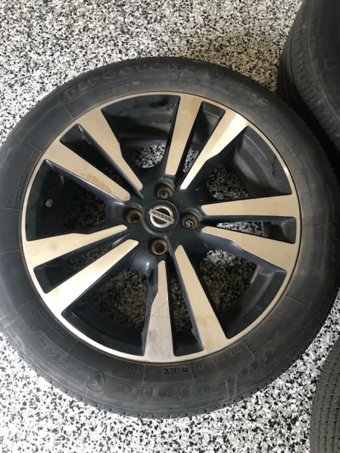 Nissan Rims & Tires - 205/60R17 image indicator(3)