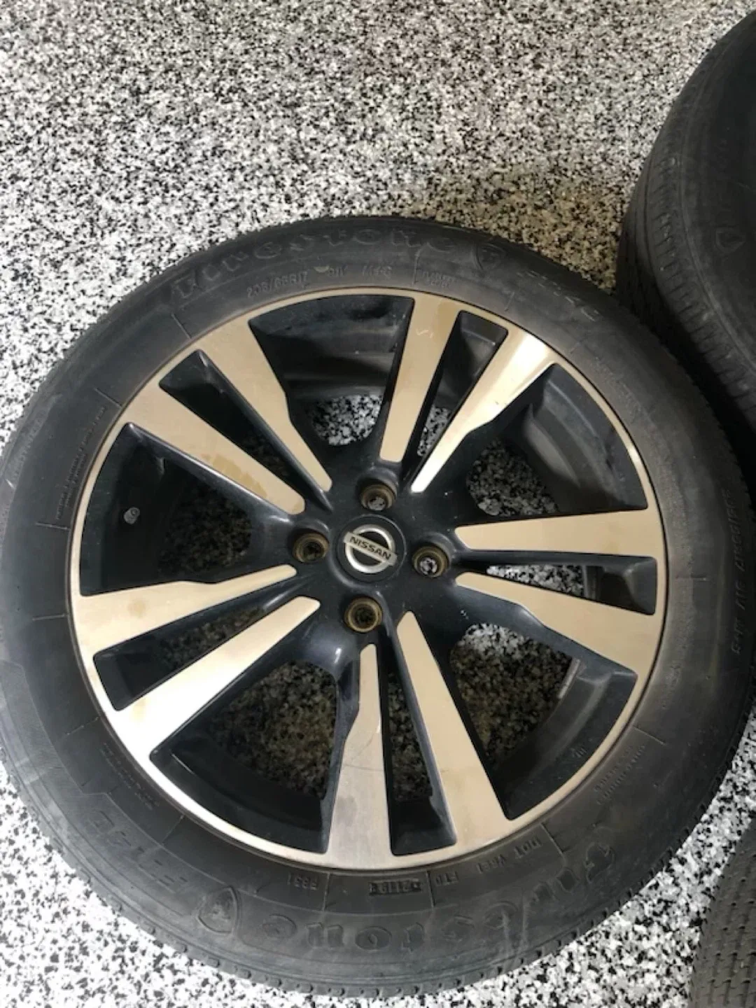 Nissan Rims & Tires - 205/60R17 image indicator(2)