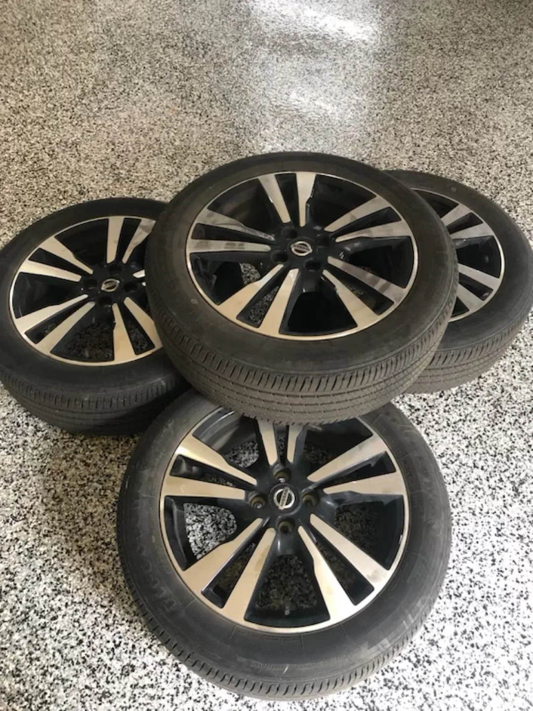 Nissan Rims & Tires - 205/60R17 image indicator(4)