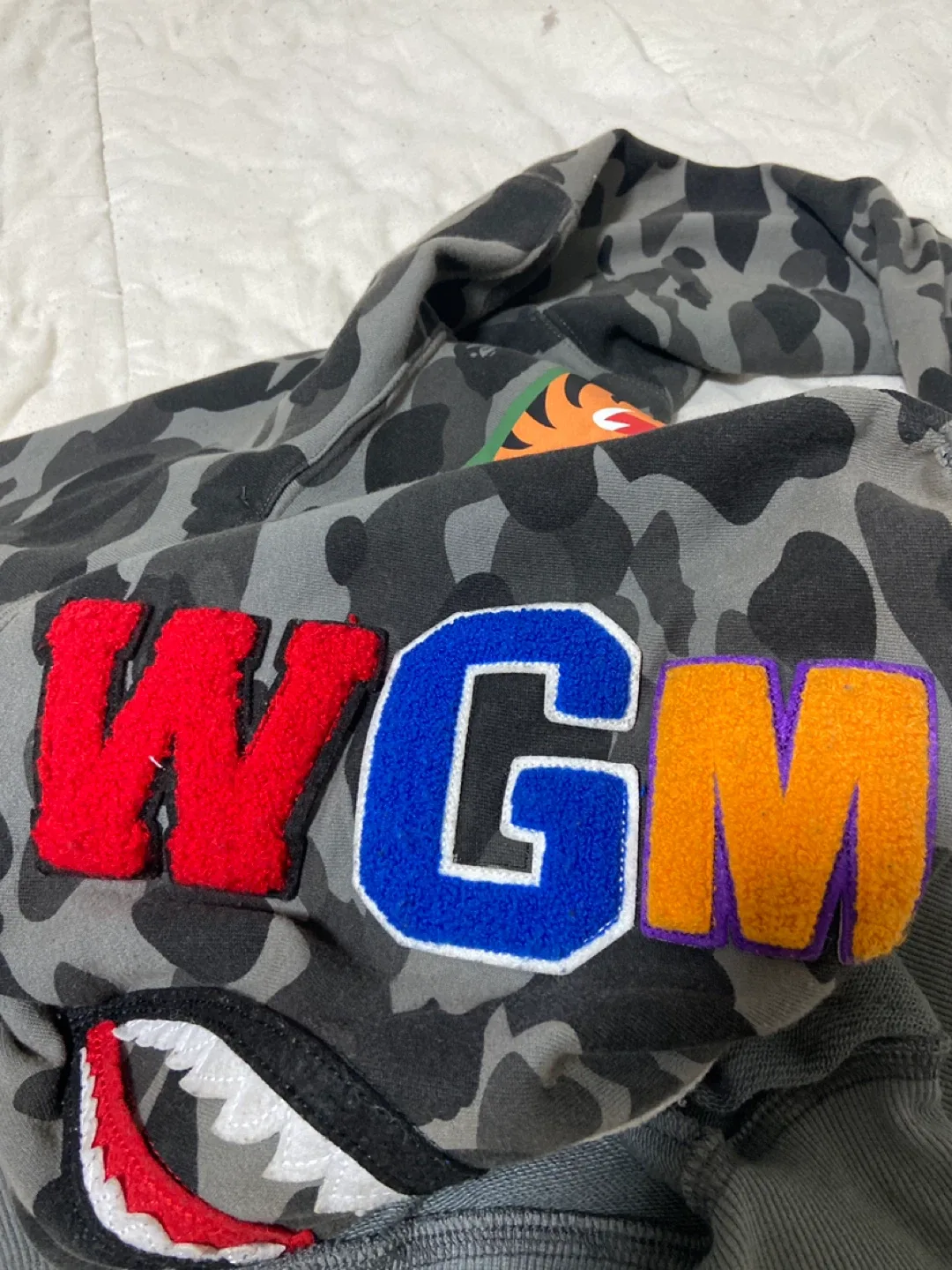 A Bathing Ape (BAPE) Camo Hoodie - Size L image indicator(7)