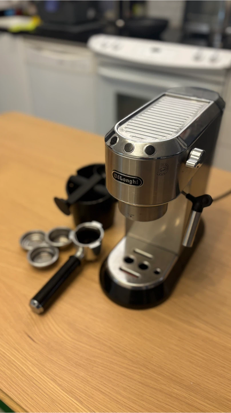 De'Longhi Dedica EC680M Espresso Machine