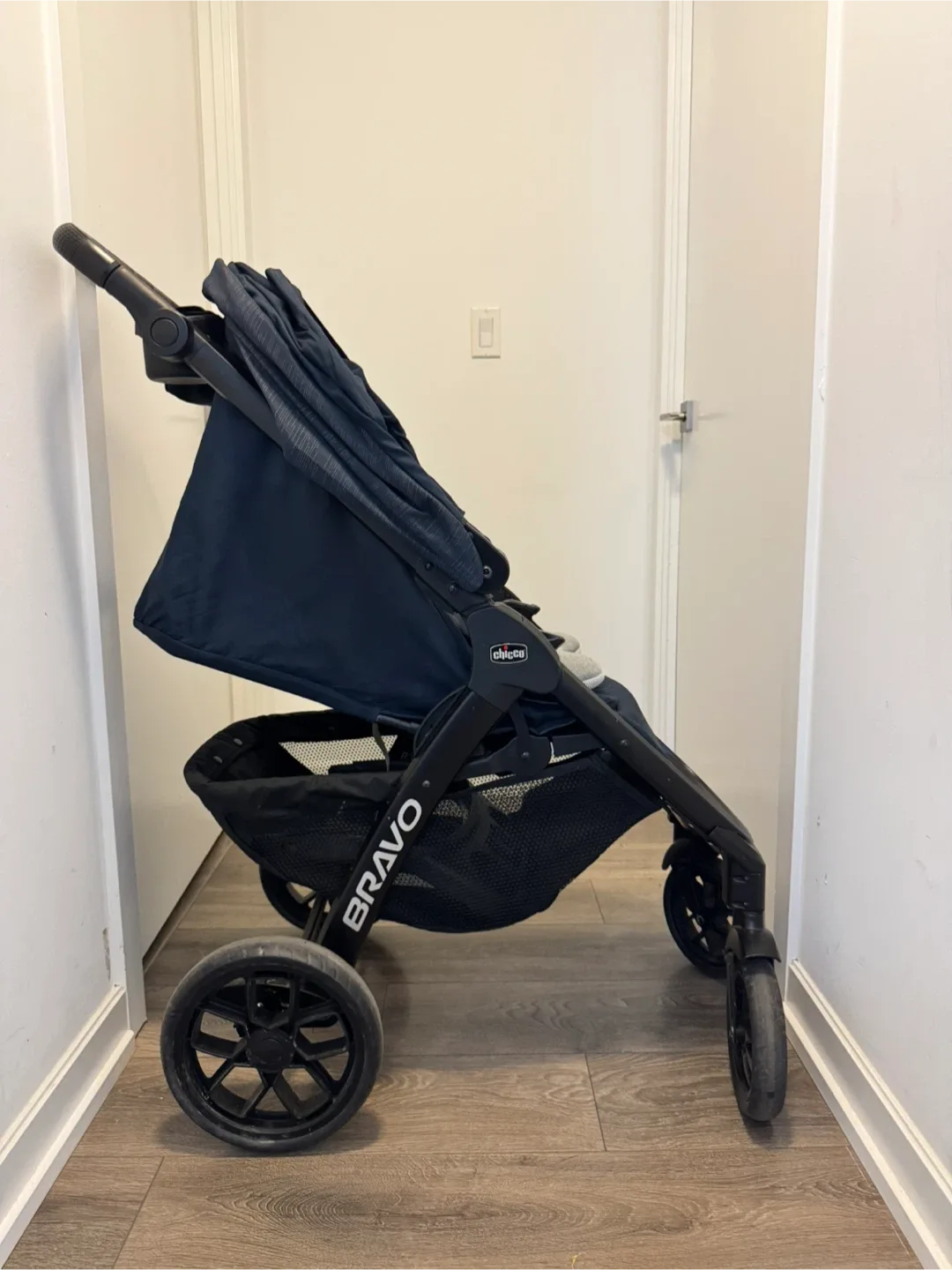 Chicco Bravo LE Travel System Stroller - Navy image indicator(2)