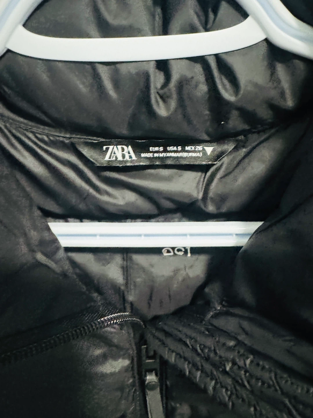 Zara Black Puffer Vest - Size Small - photo 3