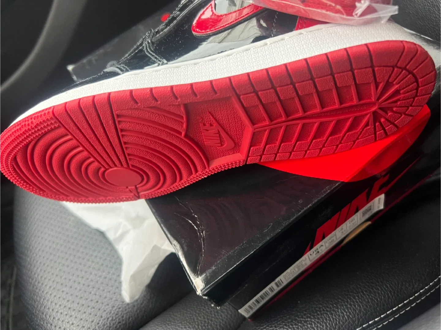 Nike Air Jordan 1 Retro High OG, Size US 4 image indicator(5)