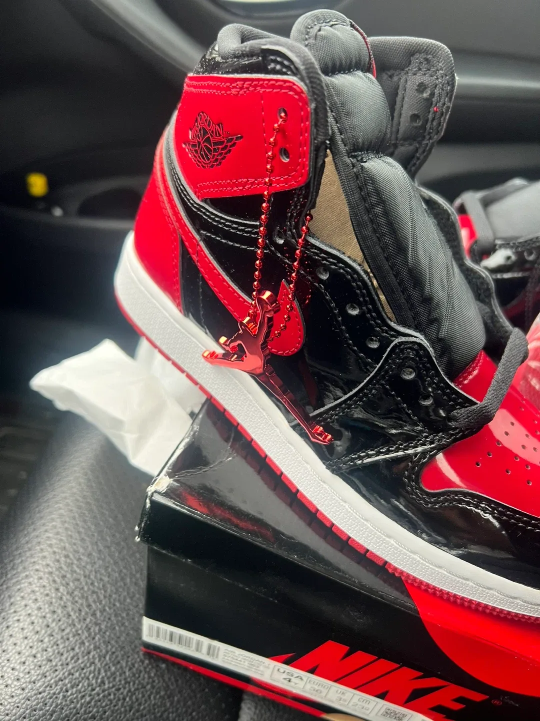 Nike Air Jordan 1 Retro High OG, Size US 4 image indicator(3)