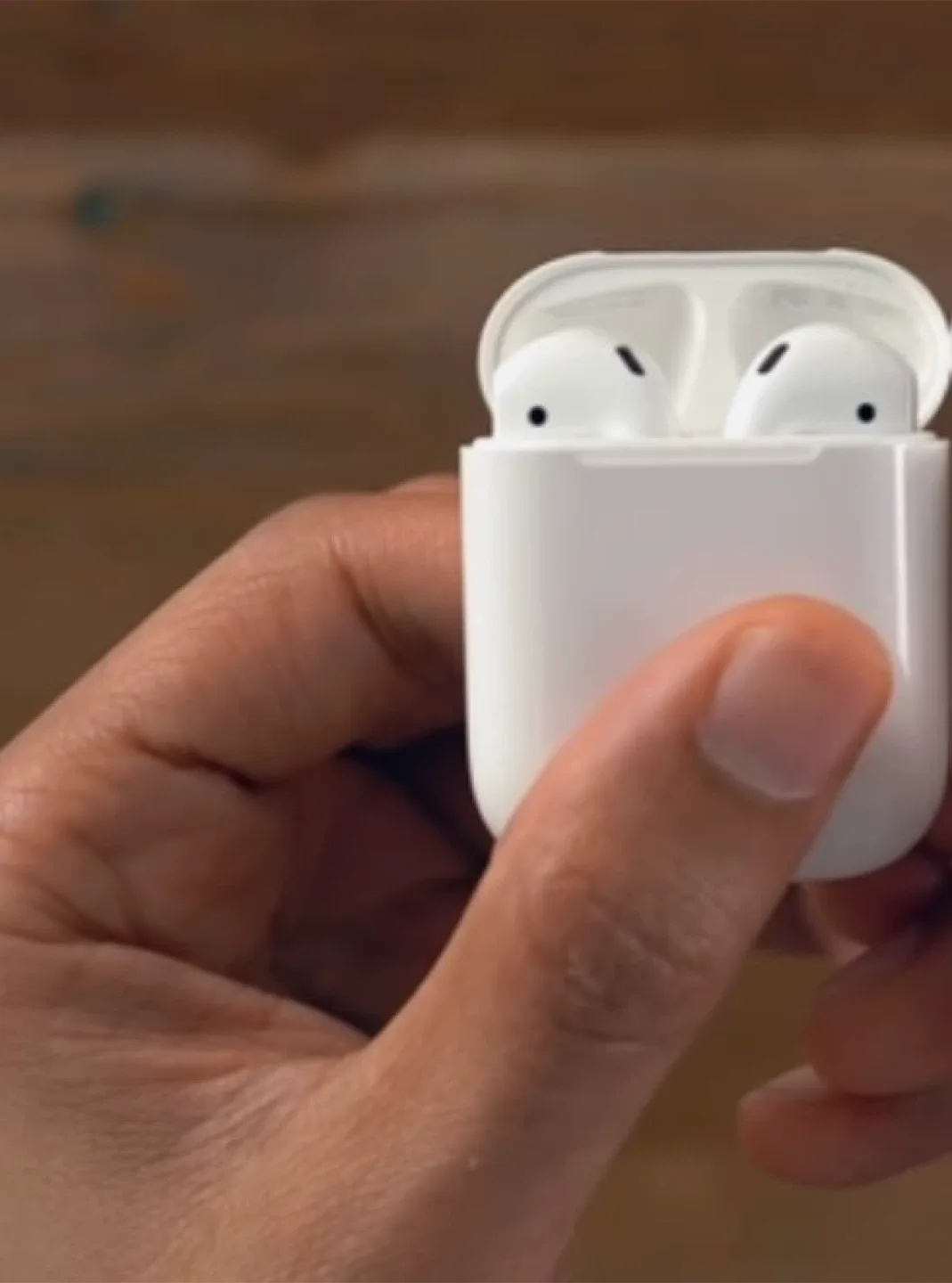 Apple AirPods 2nd Generation - Great Condition! image indicator(2)