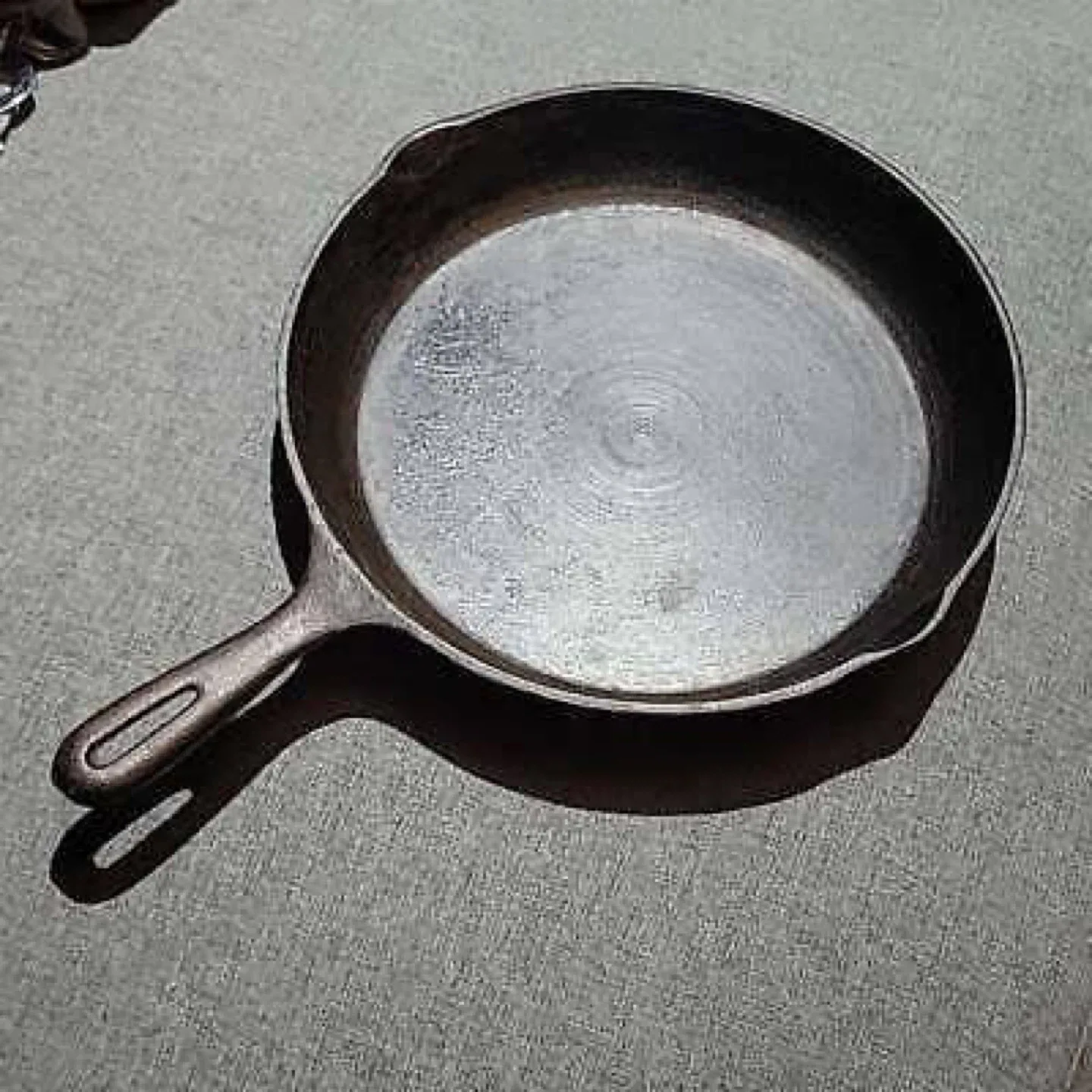 Cast Iron Skillet image indicator(2)