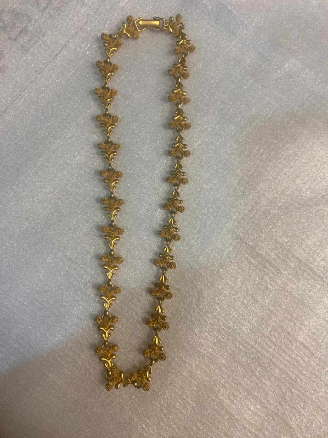 vintage necklace image indicator(2)