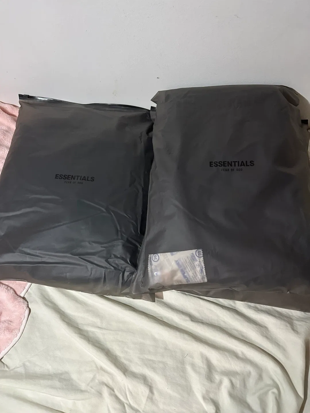 Essentials Fear of God Black Hoodie & Sweatpants Set image indicator(5)