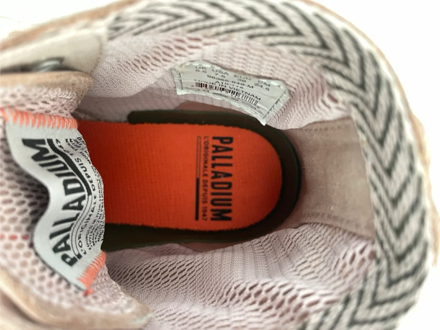 Palladium Boots - Size 7.5 US Women's image indicator(4)