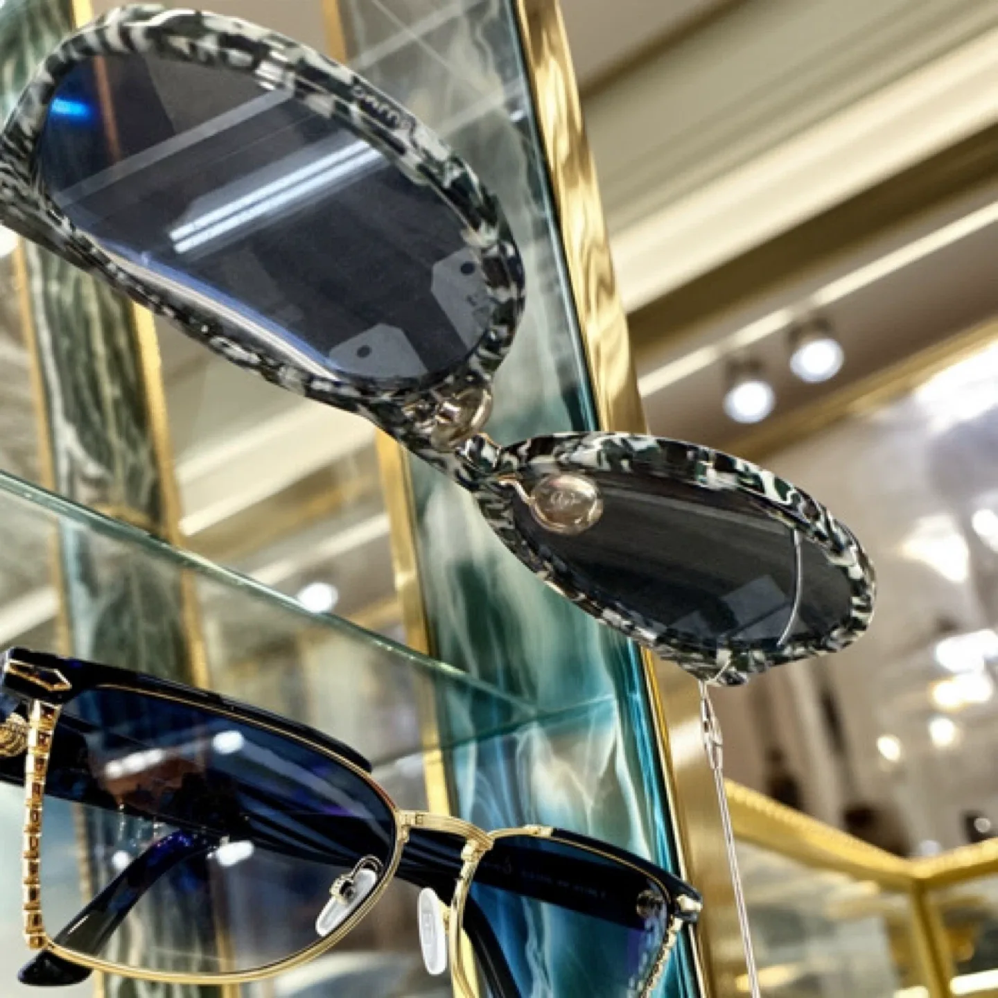 Christian dior 100% authentic image indicator(2)