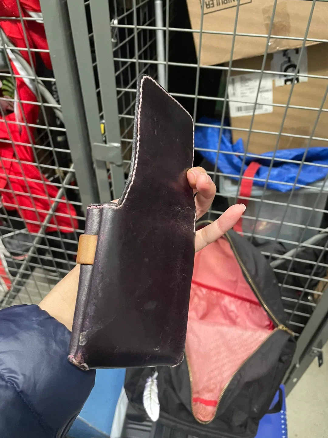 Leather card holder image indicator(3)