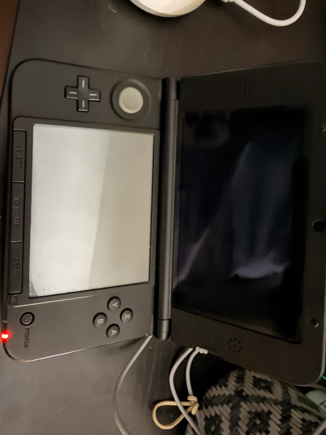 Nintendo 3DS XL Year of Luigi Edition image indicator(3)