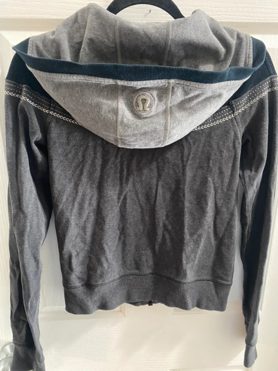 Lululemon Grey Full Zip Hoodie sz 4 image indicator(2)