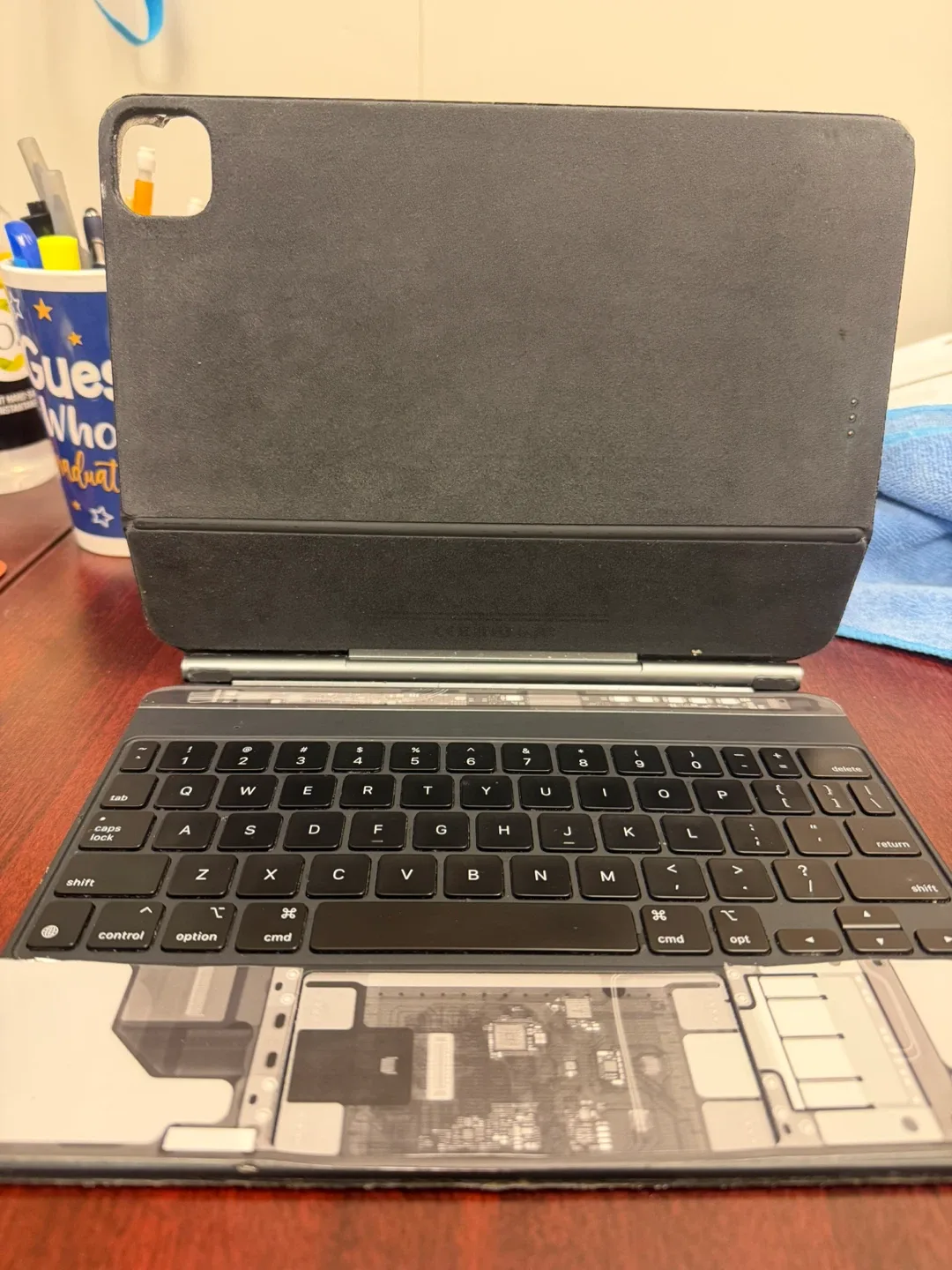 Apple iPad Pro & Magic Keyboard + Apple Pencil image indicator(3)