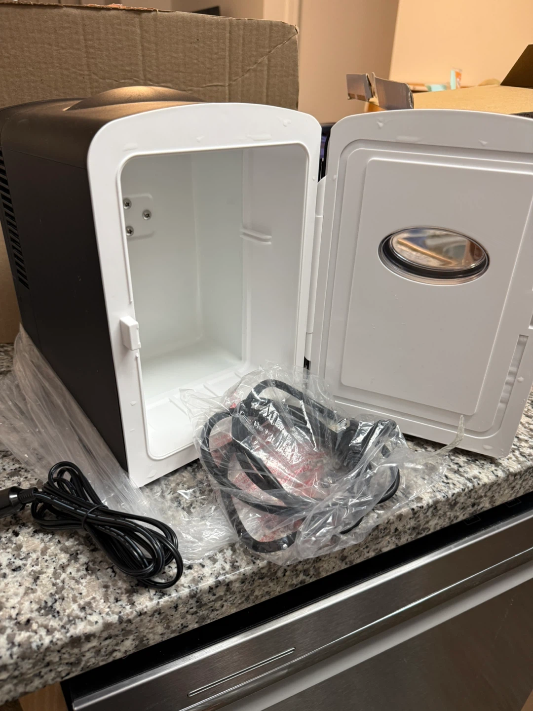 RCA mini fridge/ cooler - like NEW! - photo 5