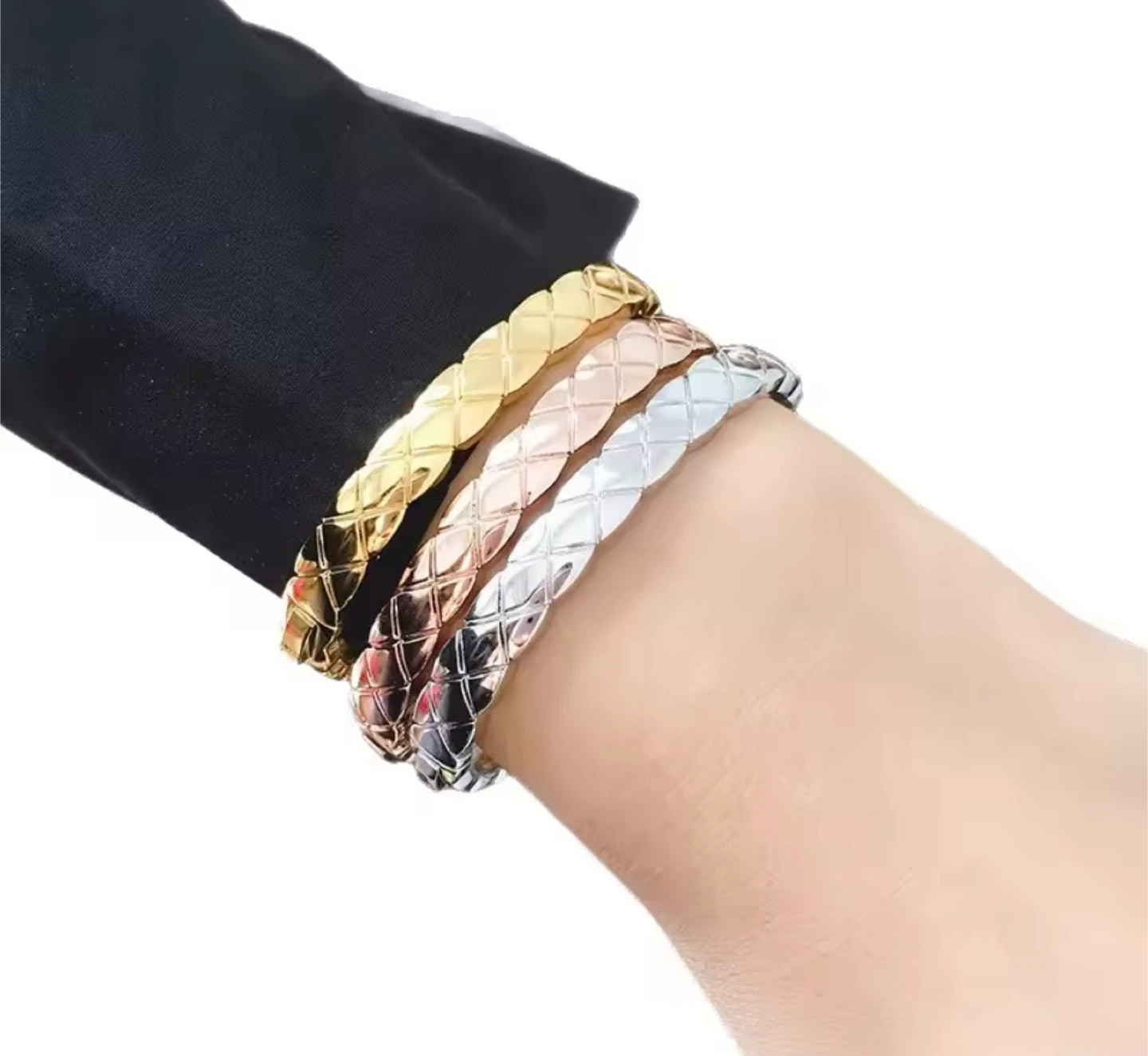 Brand new trendy stainless steel 18K gold plated bangle bracelet