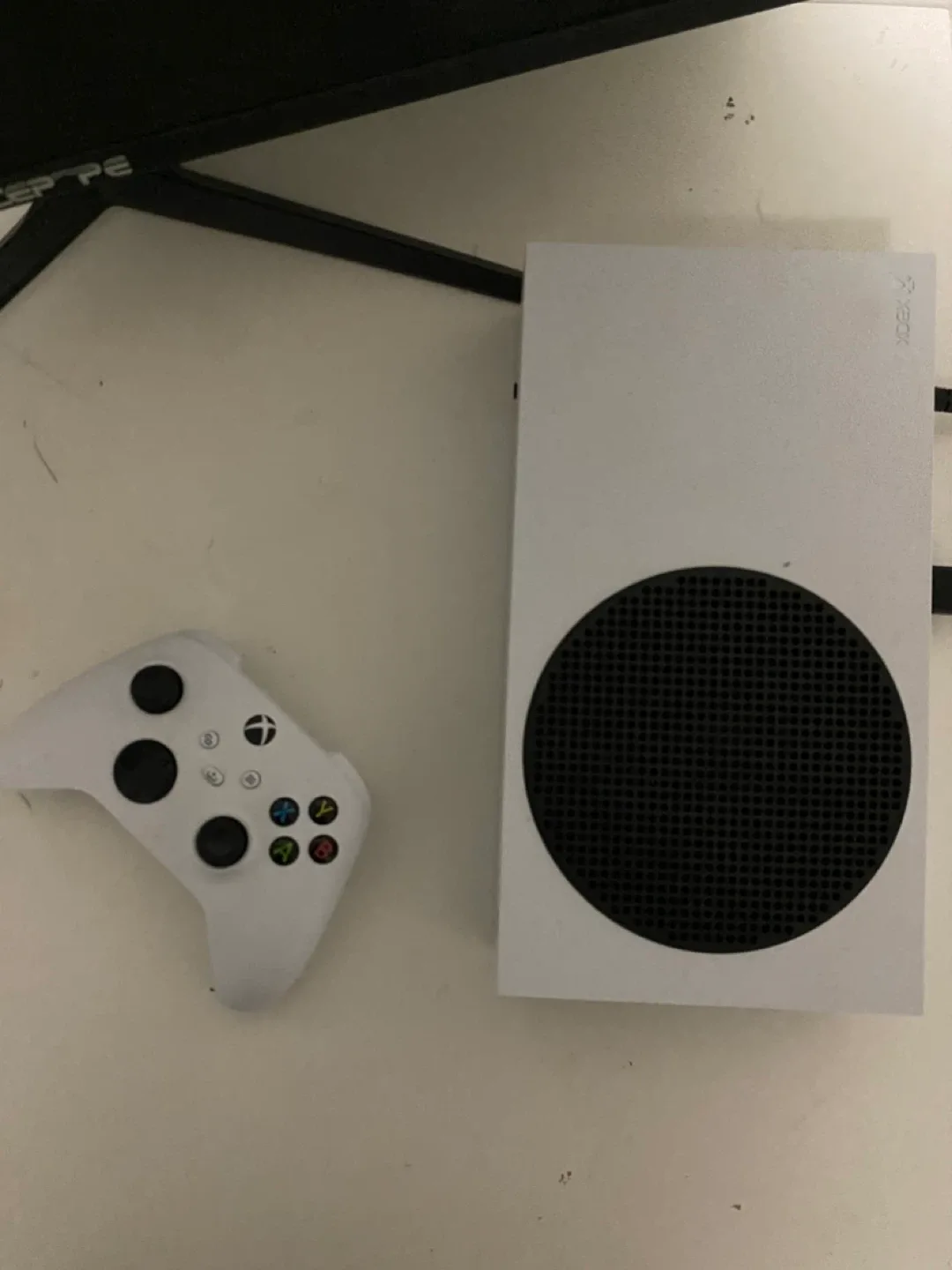 Xbox series s with a monitor image indicator(2)