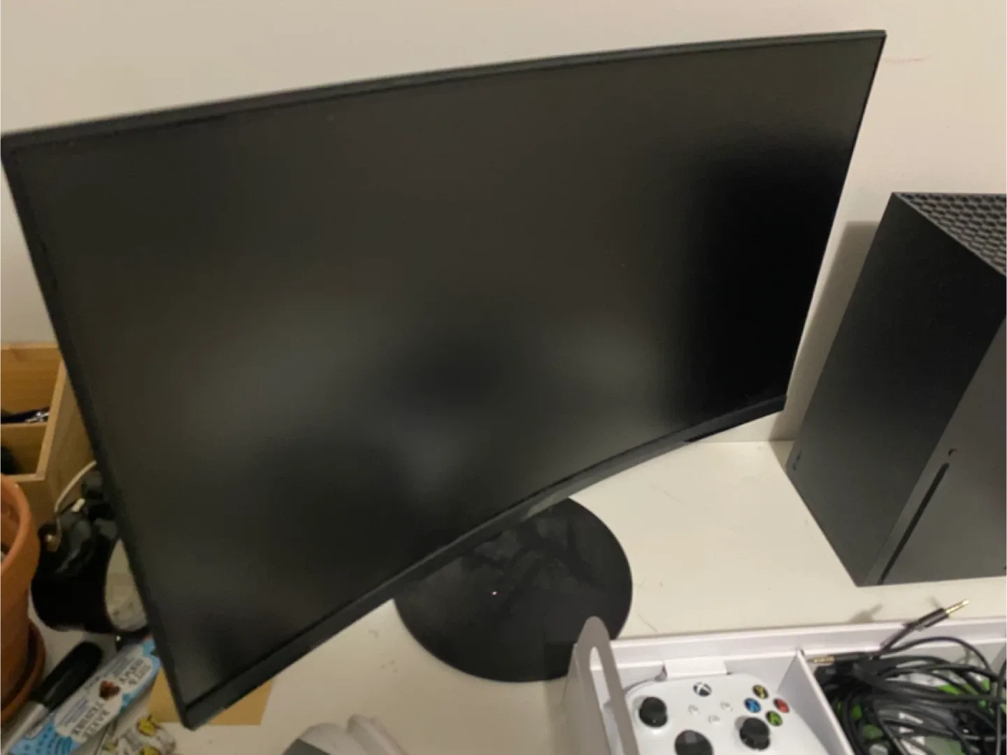 Xbox Series X, Acer Curved Monitor, Headset and Controller image indicator(5)