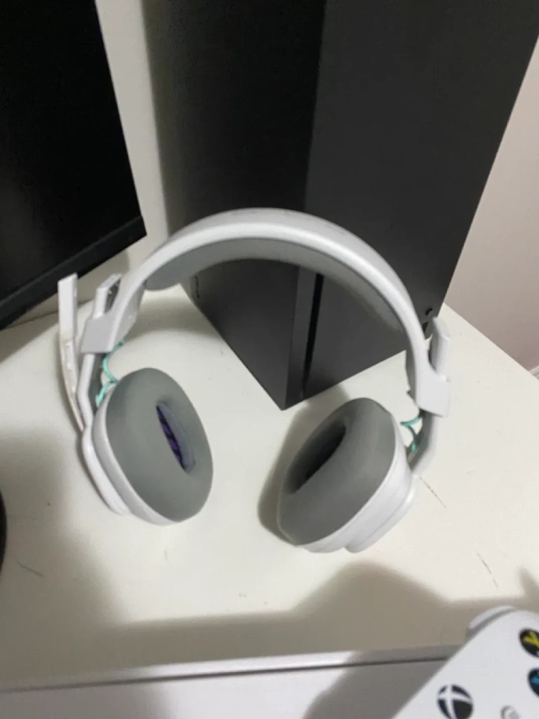 Xbox Series X, Acer Curved Monitor, Headset and Controller image indicator(4)