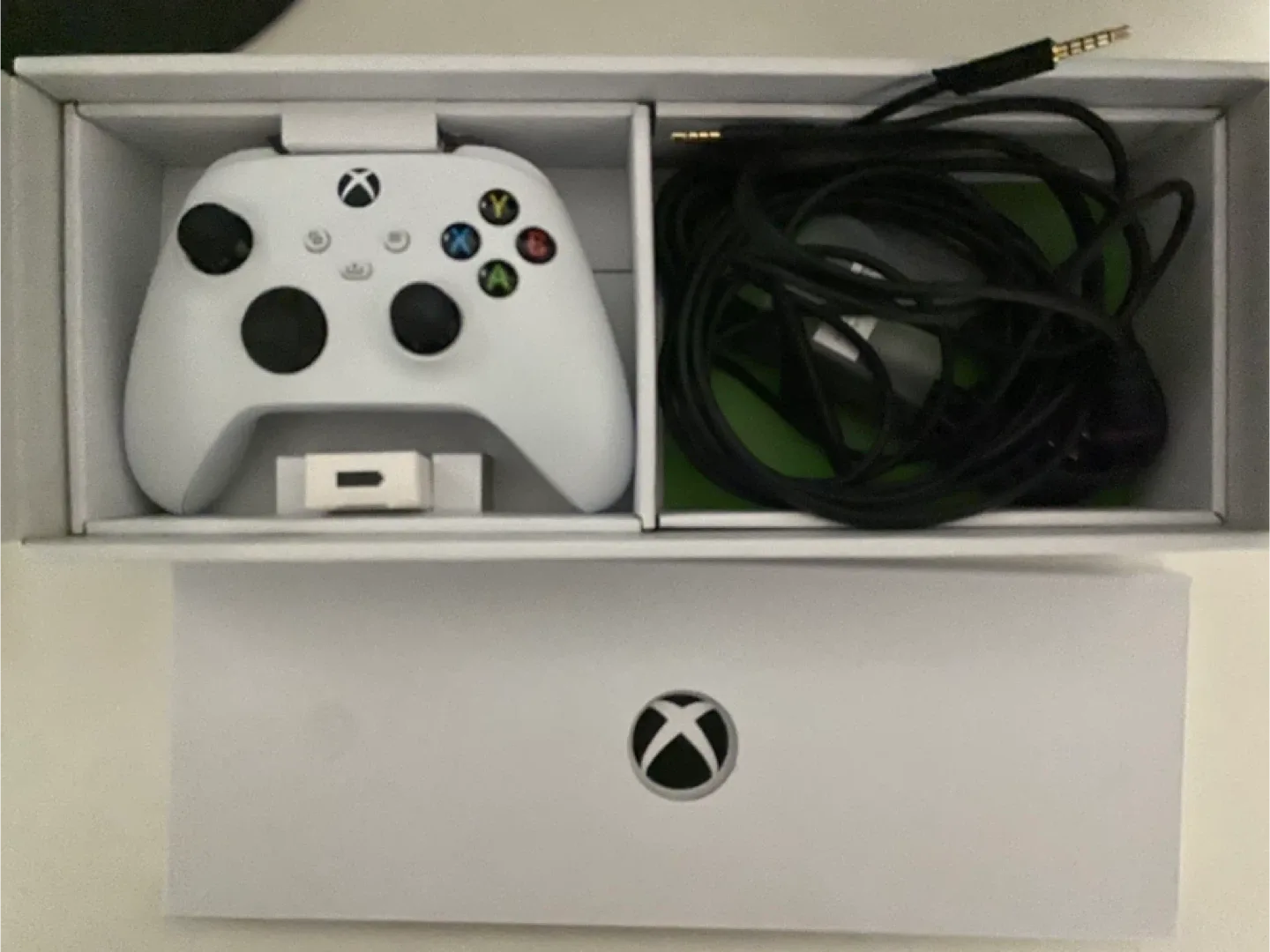 Xbox Series X, Acer Curved Monitor, Headset and Controller image indicator(3)