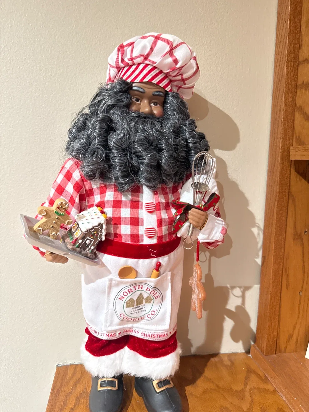 North Pole Cookie Co. Santa Figurine image indicator(2)