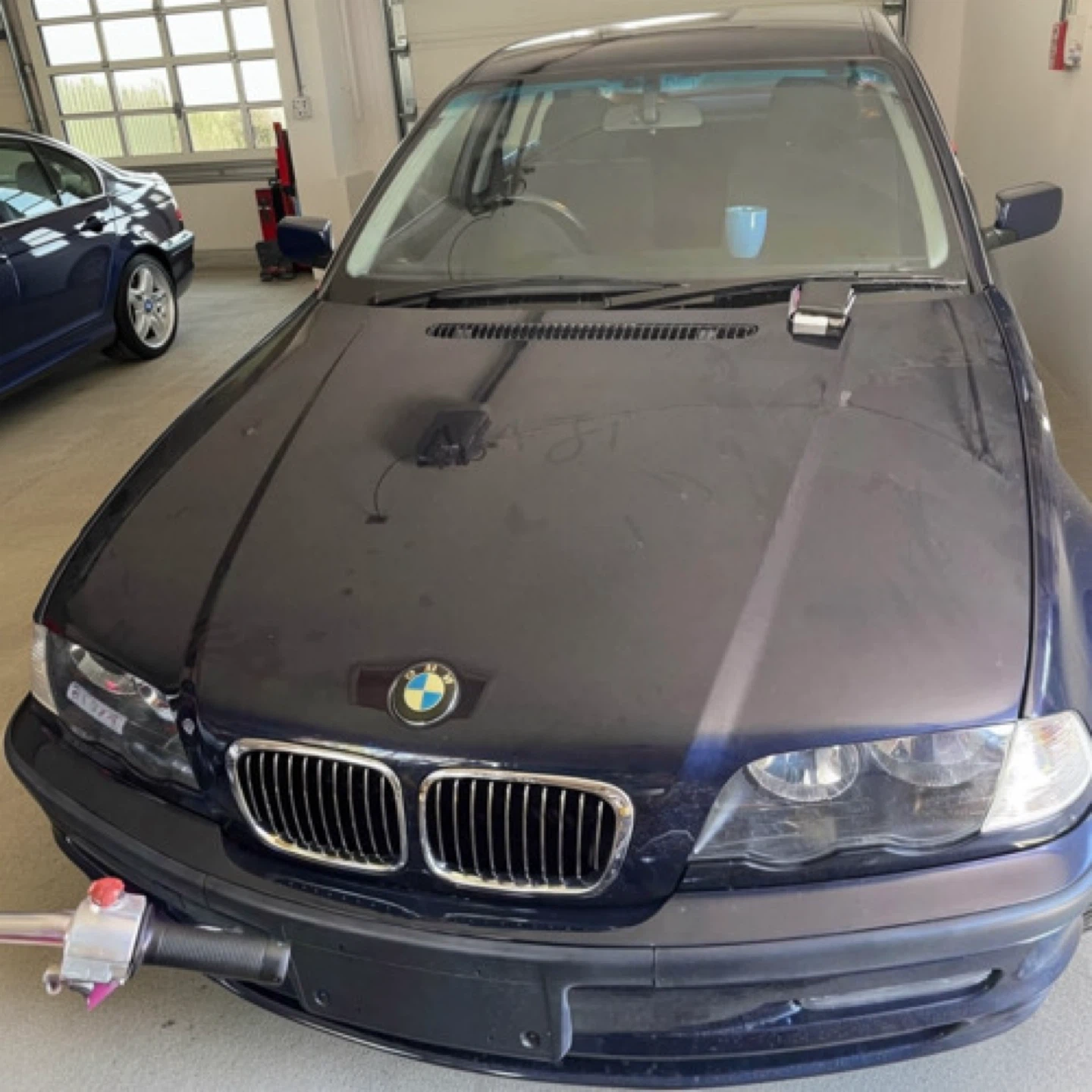 BMW 320i Sedan - photo 2