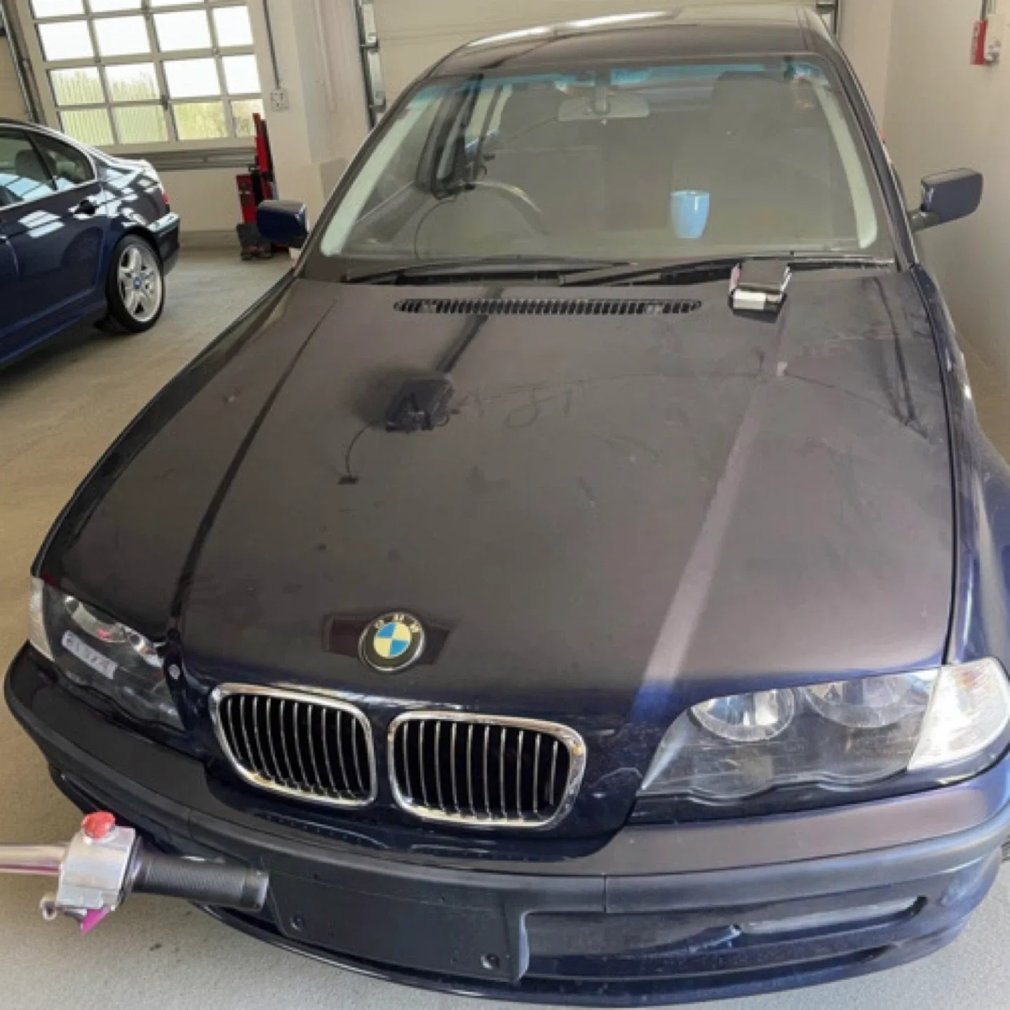 BMW 320i Sedan image indicator(2)