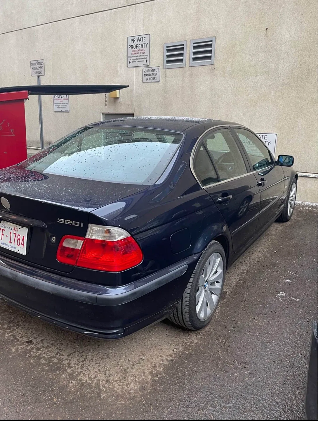 BMW 320i Sedan image indicator(6)