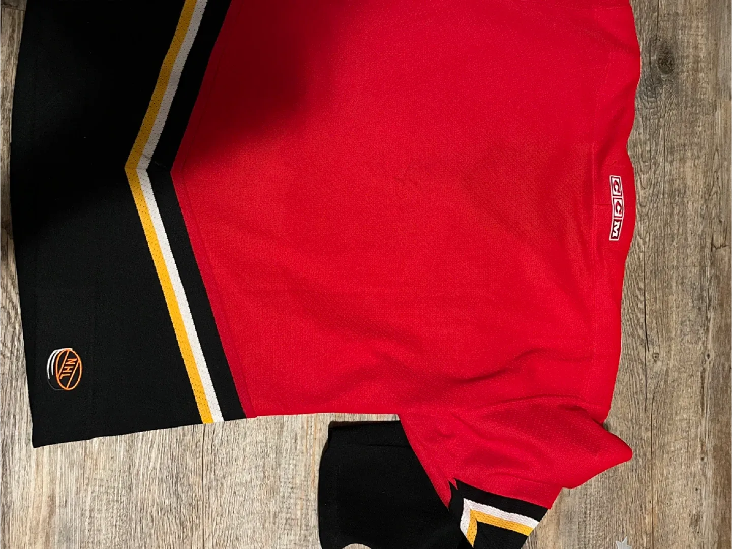 CCM Youth L/XL Calgary Flames Jersey image indicator(3)