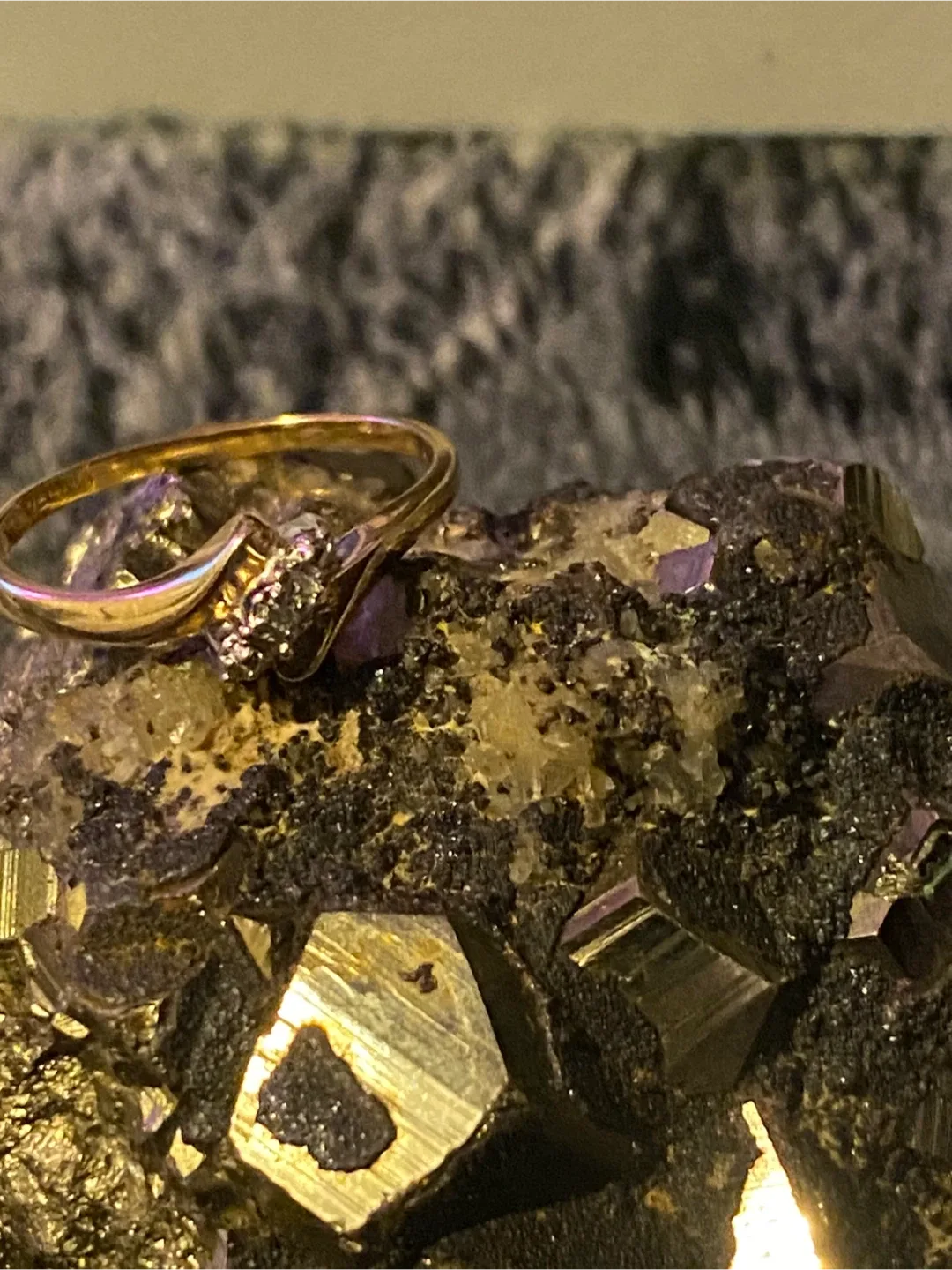 Vintage Delios Gold Ring with Diamonds image indicator(2)