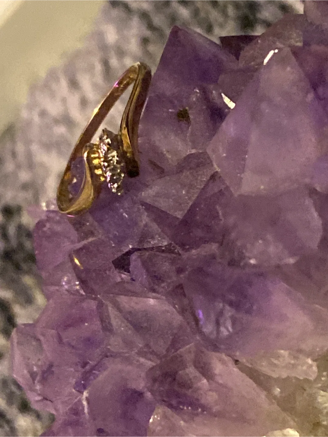 Vintage Delios Gold Ring with Diamonds image indicator(4)