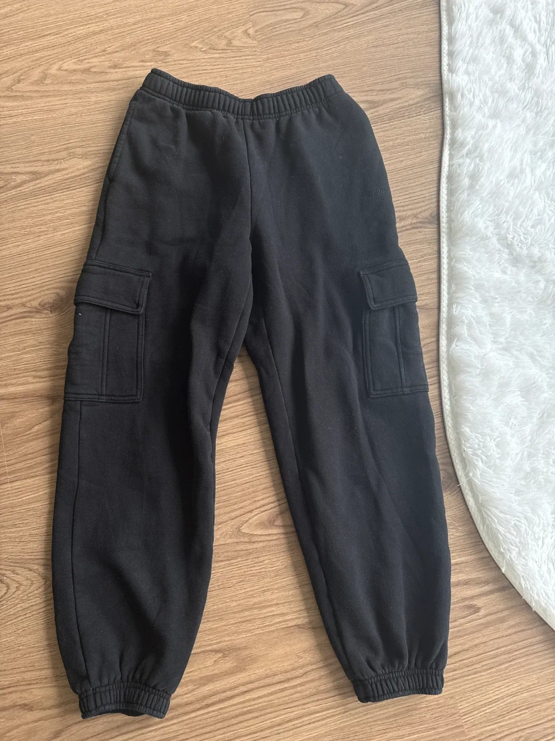 Aritzia Black Cargo Sweatpants